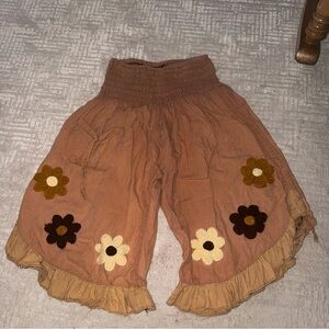Jedzebel small hippie shorts knee length stretchy waist embroidered flowers